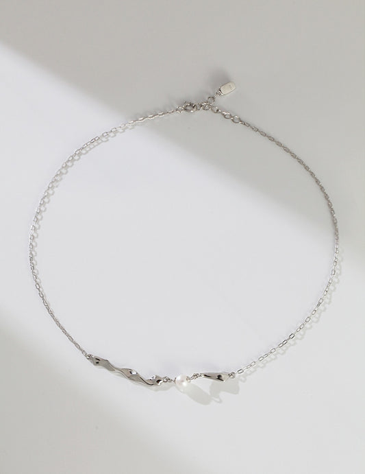 Twisted Fluid Pearl Necklace