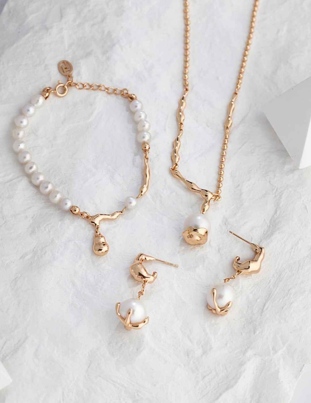 Organic Flow Baroque Pearl Necklace