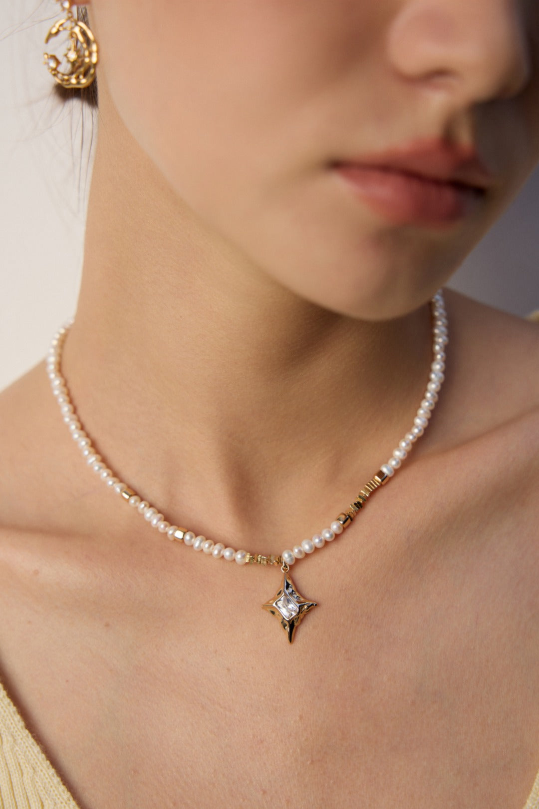 Lustrous Pearl & Zircon Necklace
