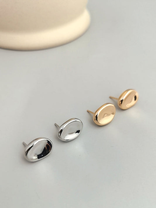 French Elegance Silver Studs