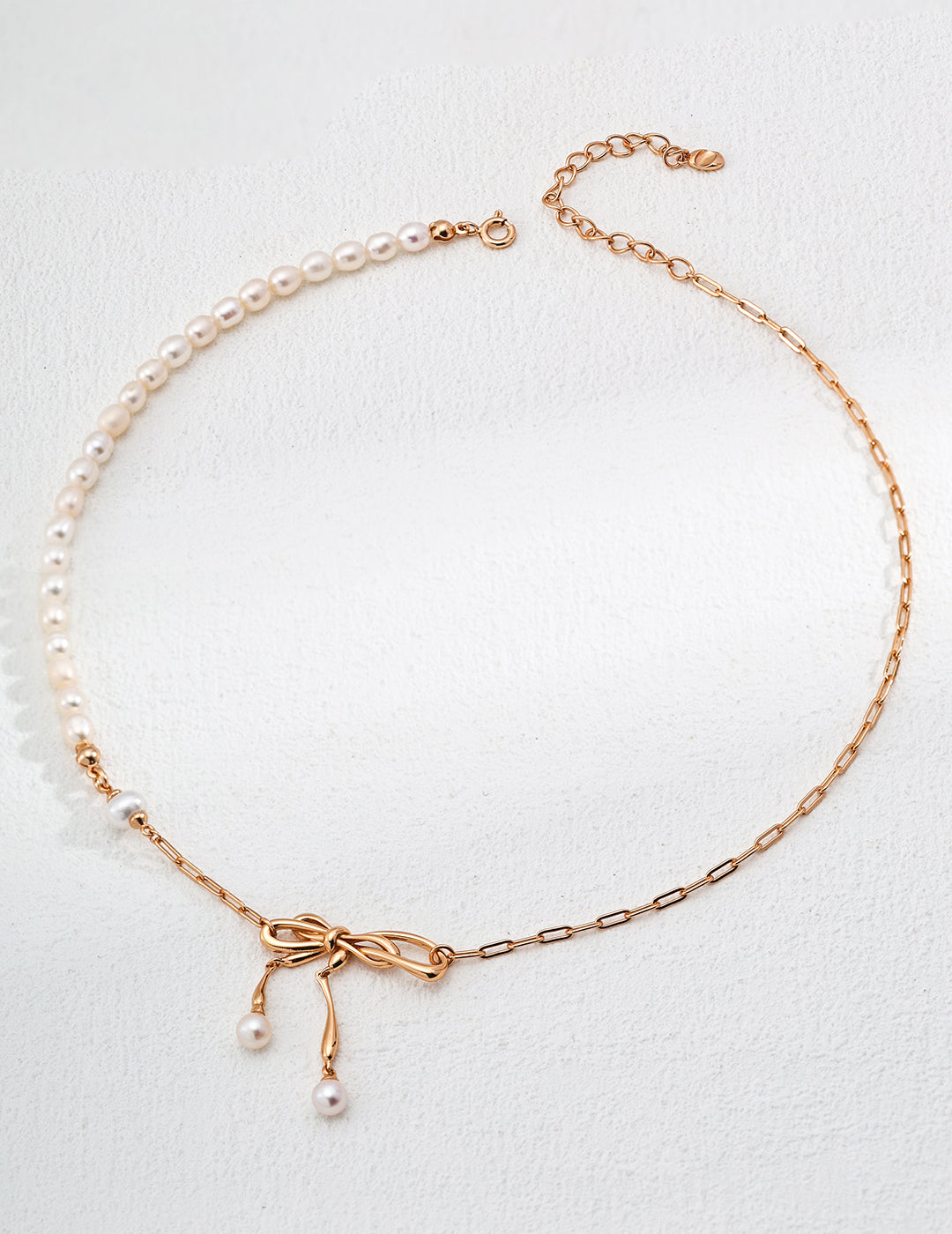 Design-Forward Natural Pearl Chain