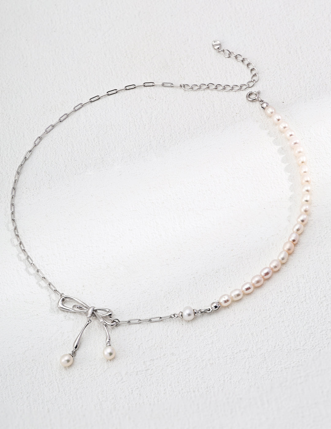 Design-Forward Natural Pearl Chain