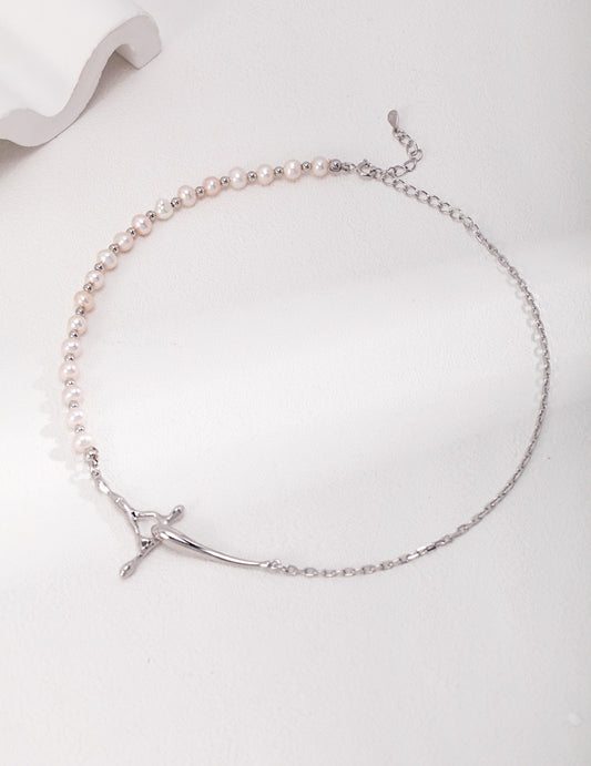 Modern Fluid Pearl Necklace