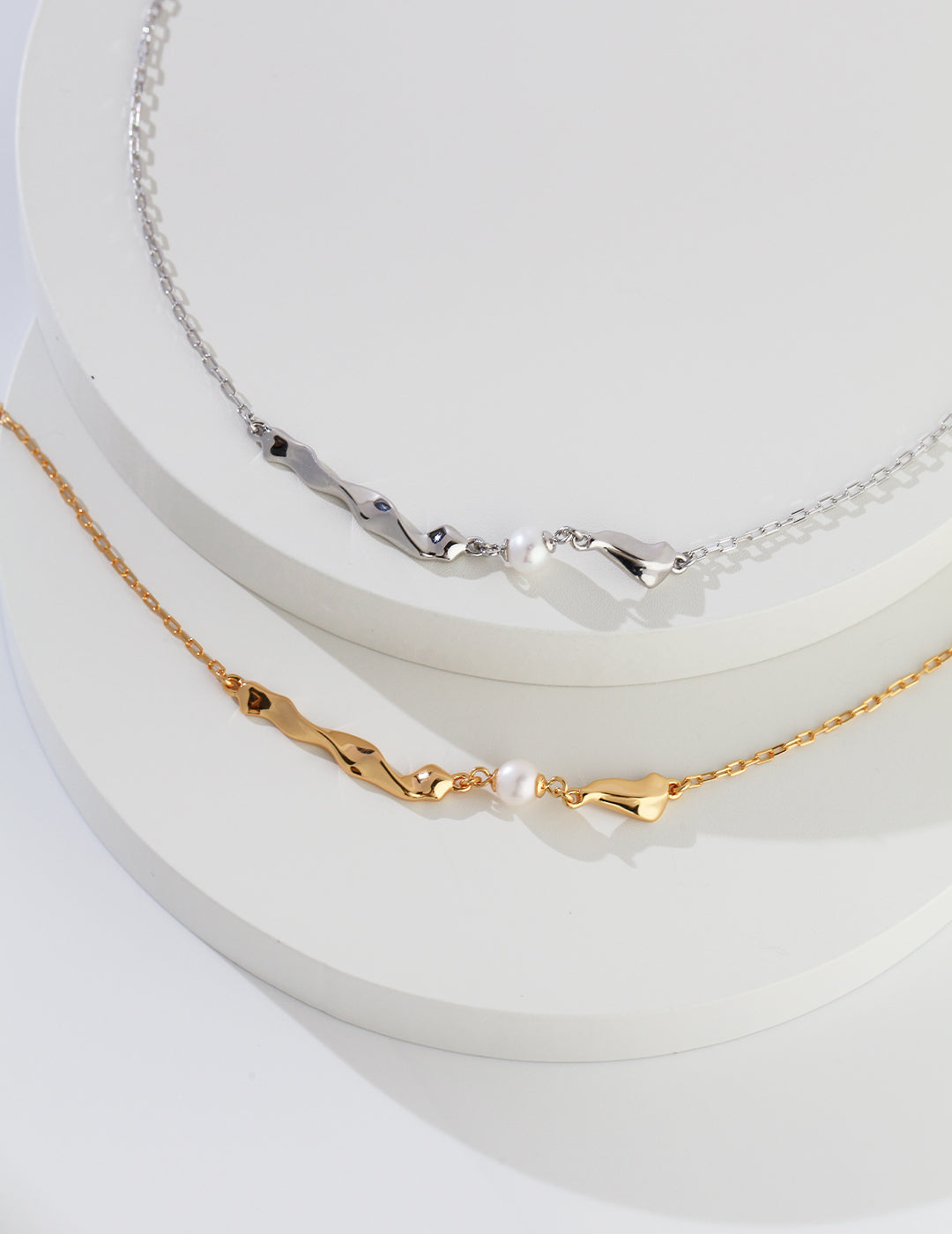 Twisted Fluid Pearl Necklace