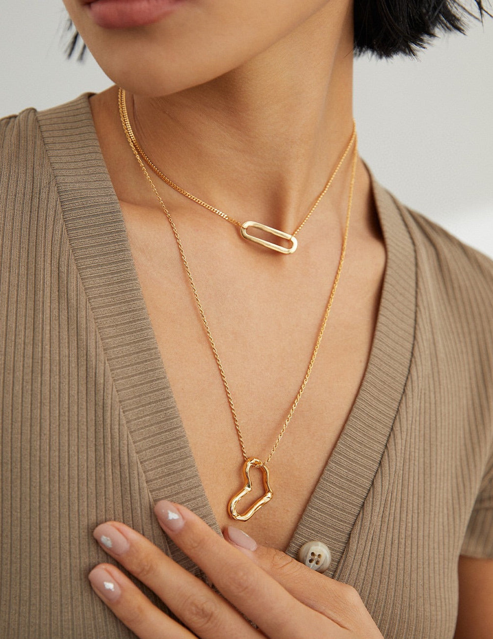 Sleek Geometric Bar Pendant Necklace