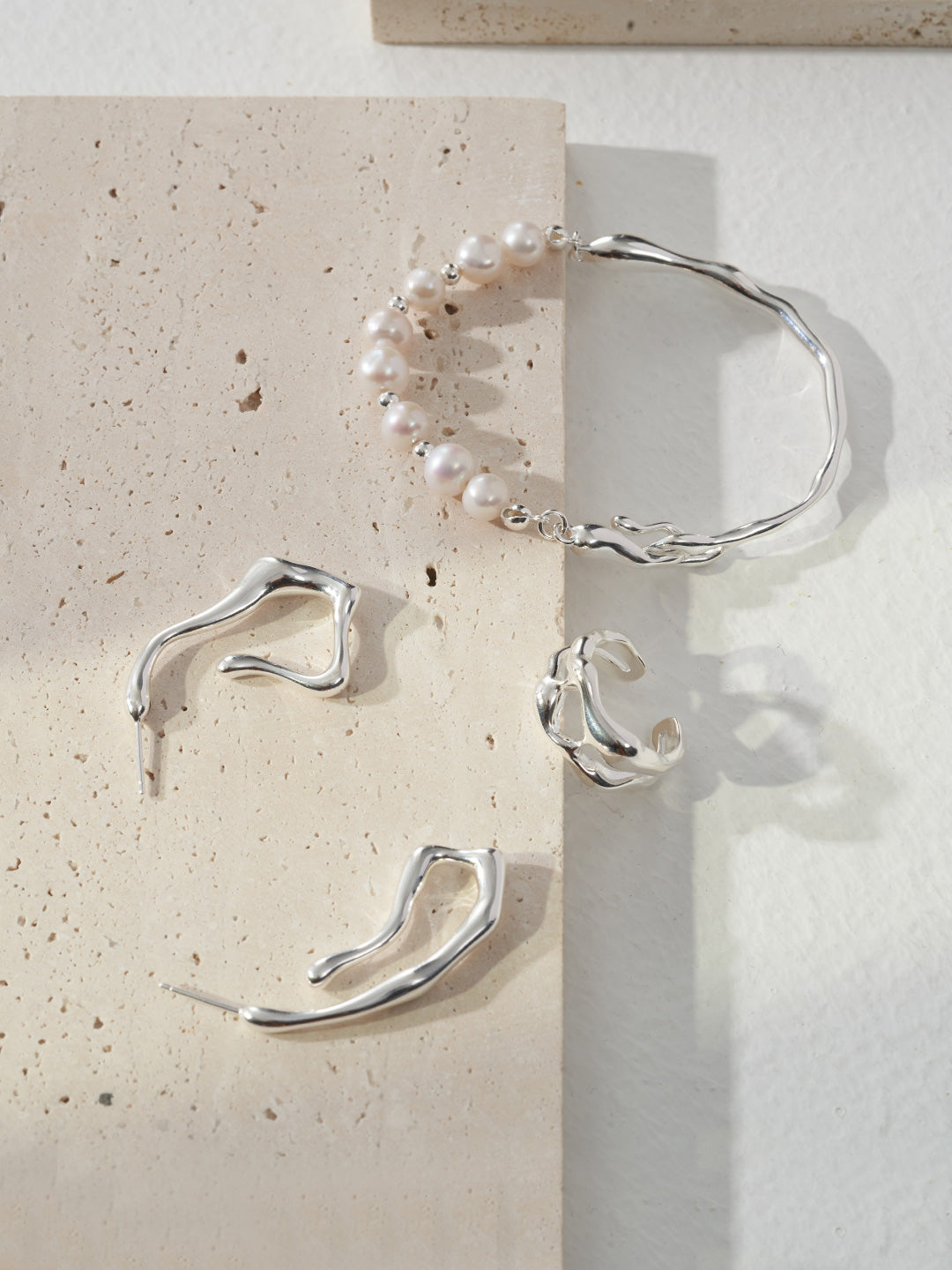 Cascade Droplet Pearl Bracelet